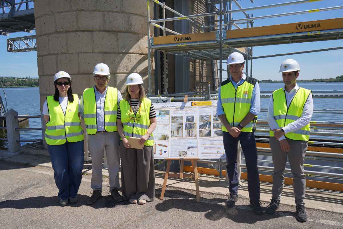 Visita a las obras en Cazalegas. Foto: CHT