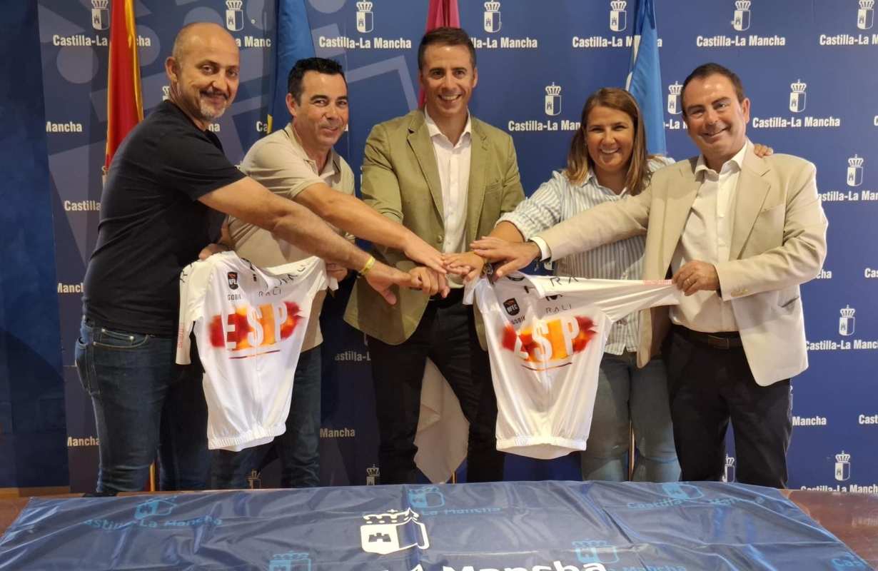 Carlos Yuste se reunió con el Club Ciclista Deportivo Ébora.