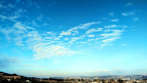 Cielos poco nubosos en CLM.