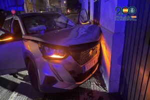 El coche con el que se cometió el robo acabó accidentado en Mora (Toledo). Foto: Policía Nacional