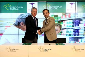 Javier López, presidente de Eurocaja Rural y Francisco Javier Jimeno, presidente del Colegio Oficial de Farmacéuticos de Toledo