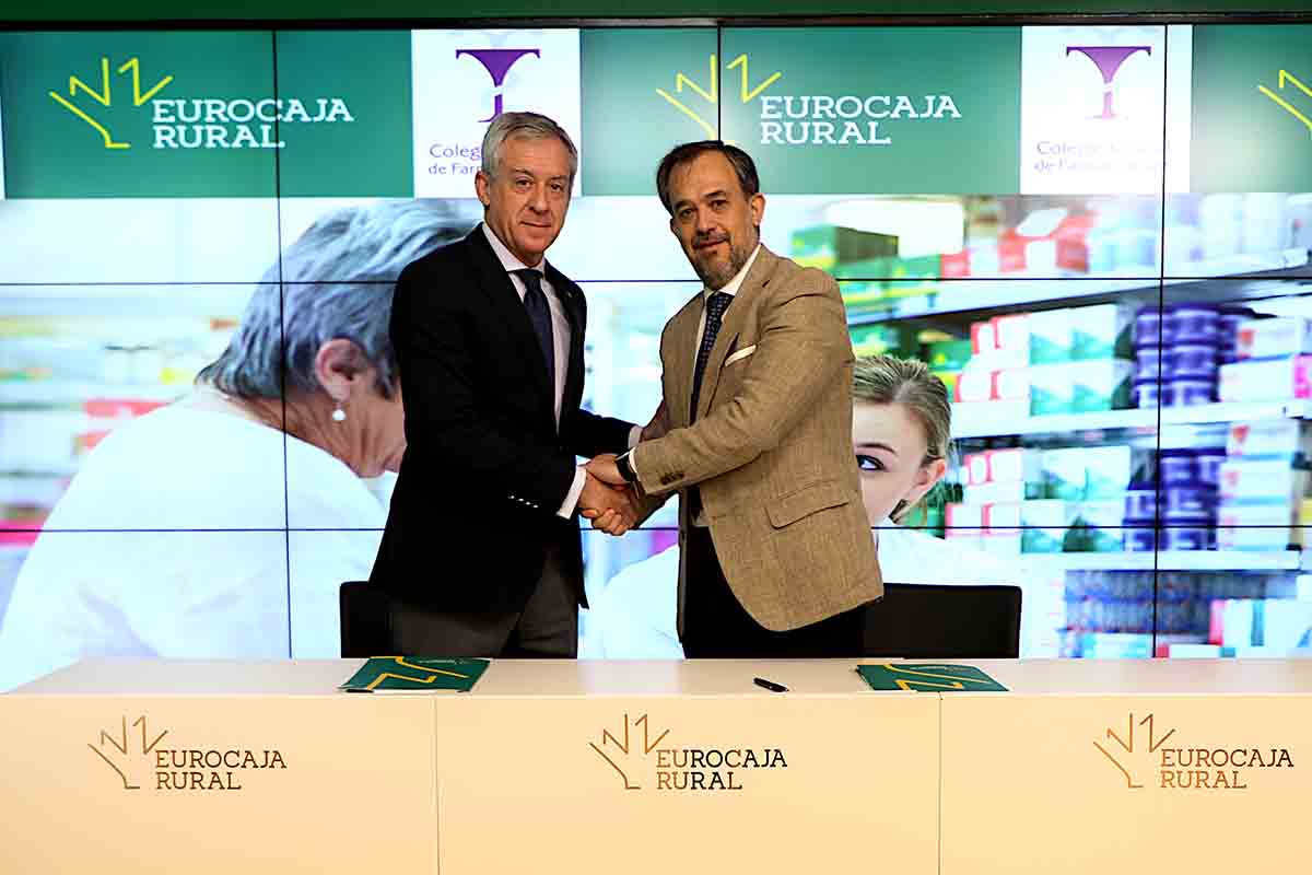 Javier López, presidente de Eurocaja Rural y Francisco Javier Jimeno, presidente del Colegio Oficial de Farmacéuticos de Toledo