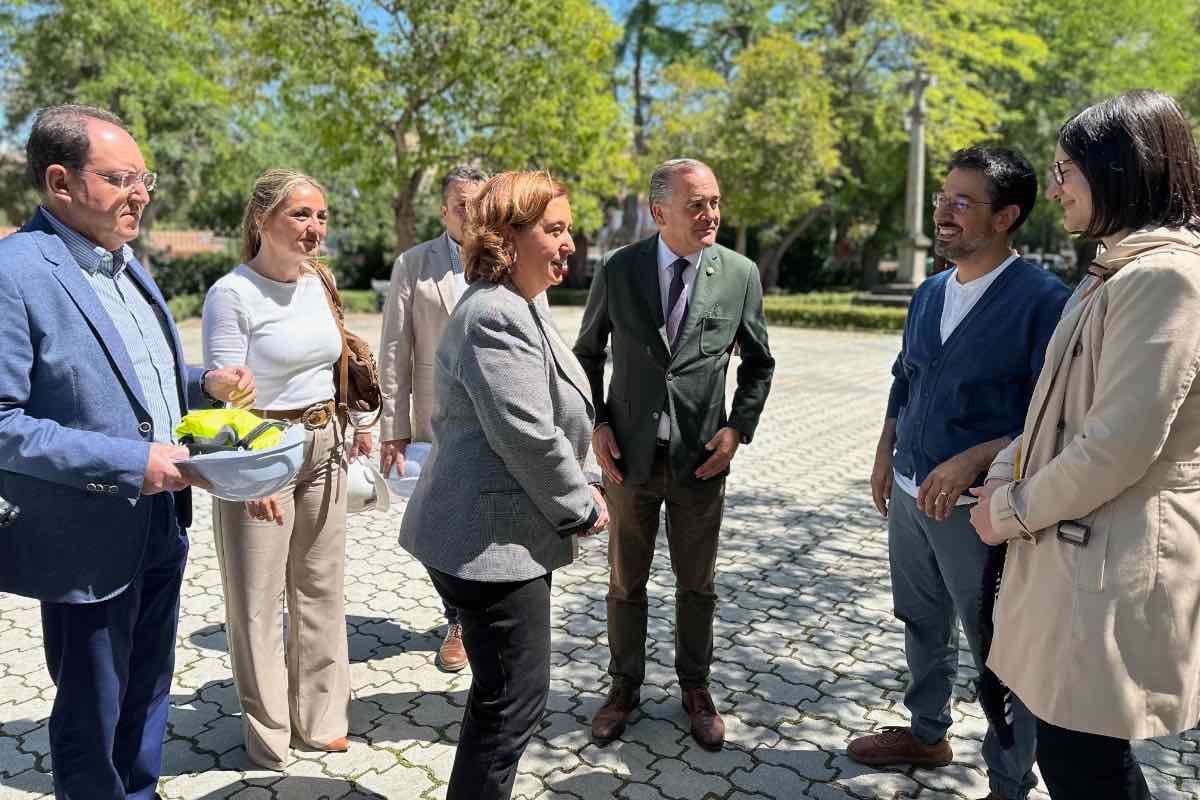 La presidenta de la Diputación de Toledo en una visita a Talavera