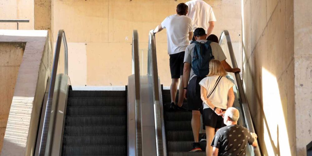 Ultimo tramo de escaleras mecánicas del Miradero de Toledo.