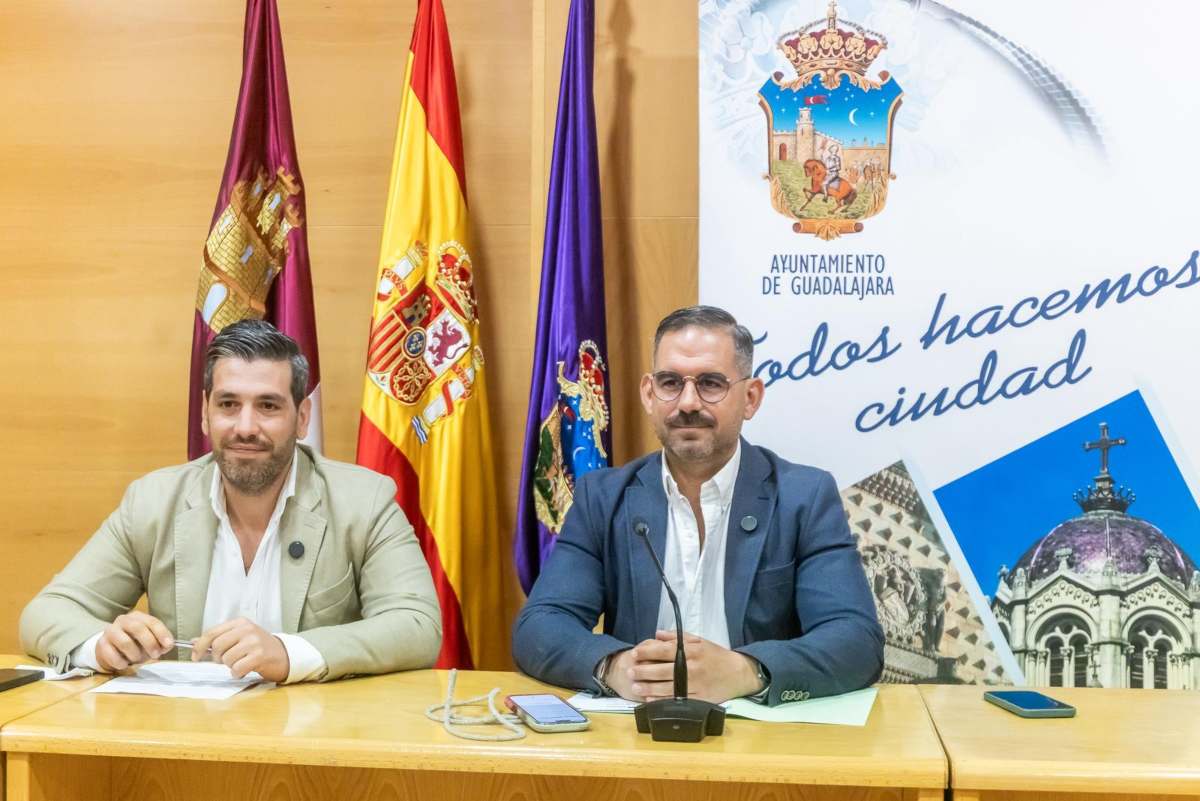 Santiago López Pomeda y José Luis Alguacil revisión estacionamiento regulado