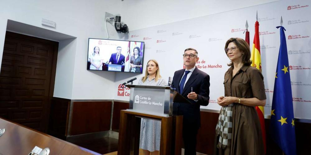 El presidente del Consejo Regional de Transparencia y Buen Gobierno, Fernando Muñoz, junto con equipo.
