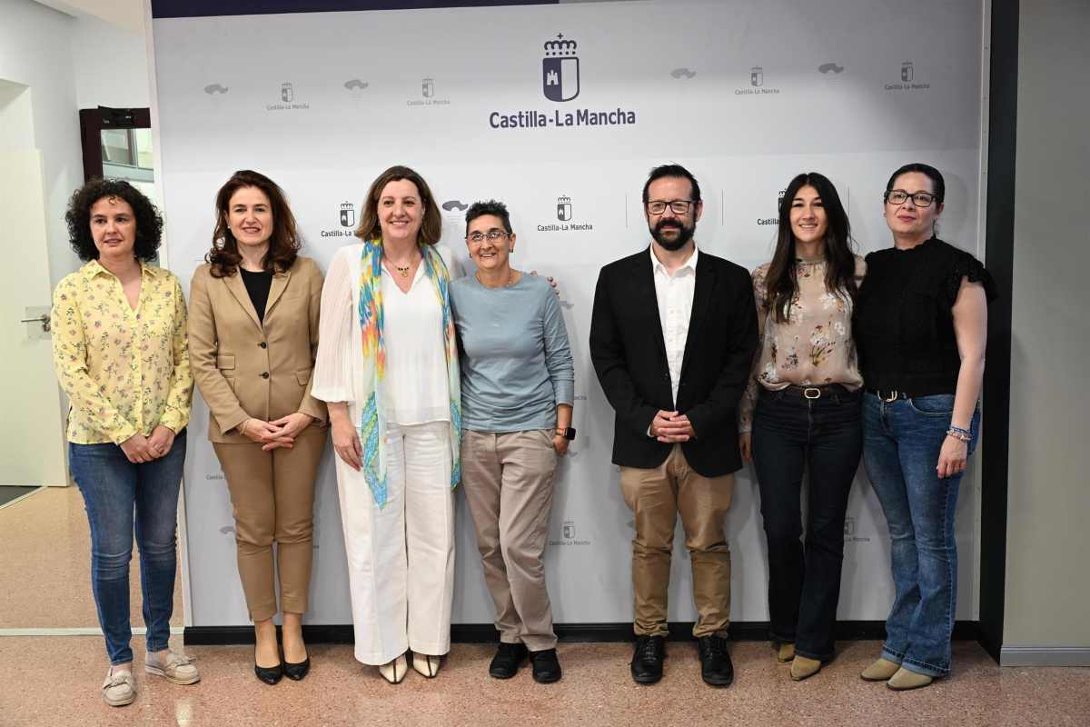 Patricia Franco y los miembros de la Fundación Santa Marta.