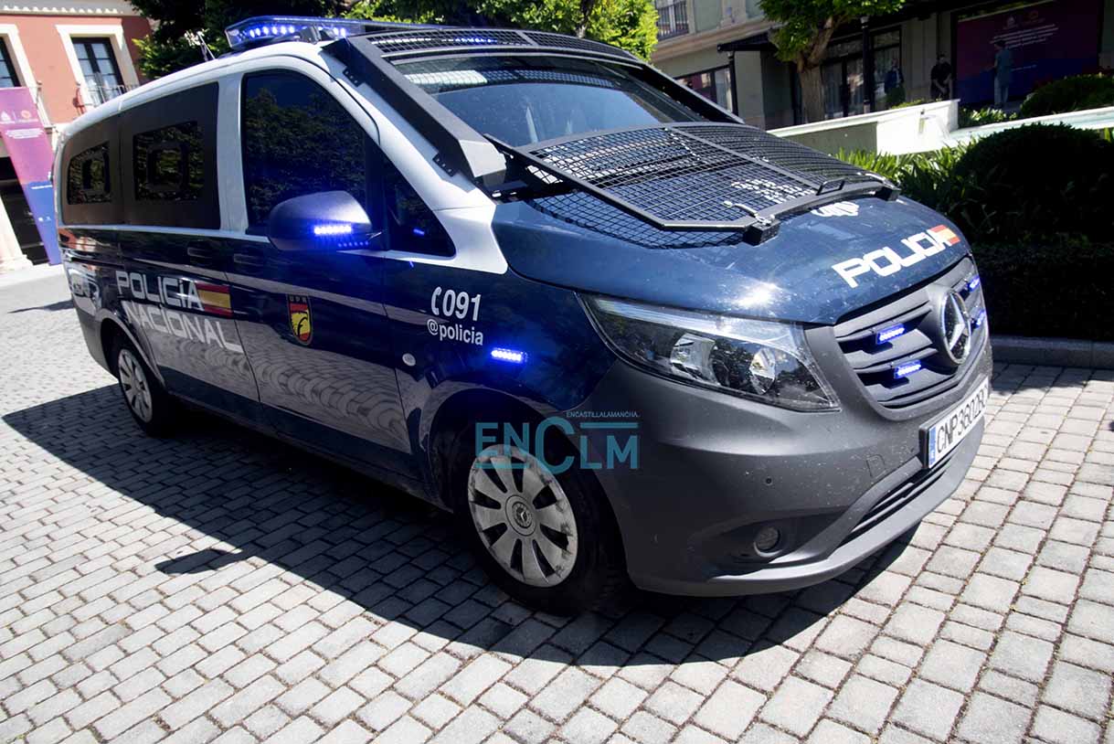 Furgón de la Policía Nacional. Foto: Rebeca Arango.