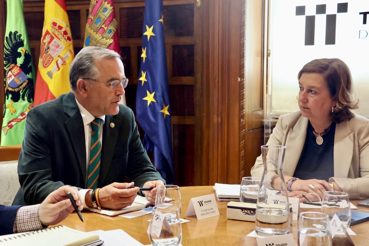 Reunión entre el alcalde de Talavera y la presidenta de la Diputación de Toledo