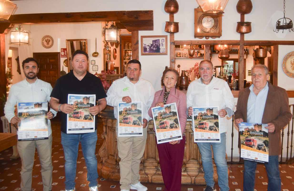 Foto de familia en la presentación del rally ‘Tesoro de Guarrazar’.