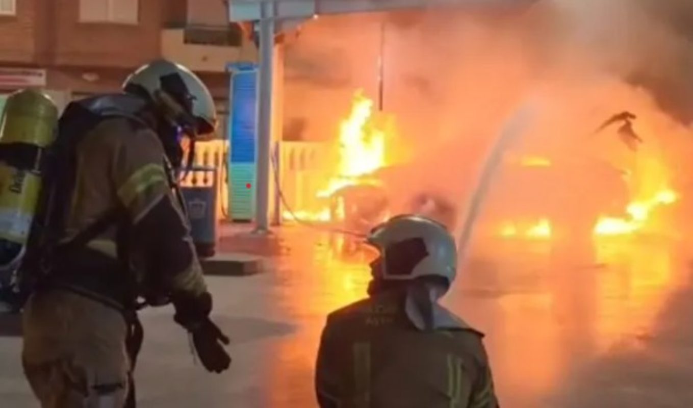 Los bomberos sofocaron el incendio. Foto: Bomberos del Ayuntamiento de Toledo.