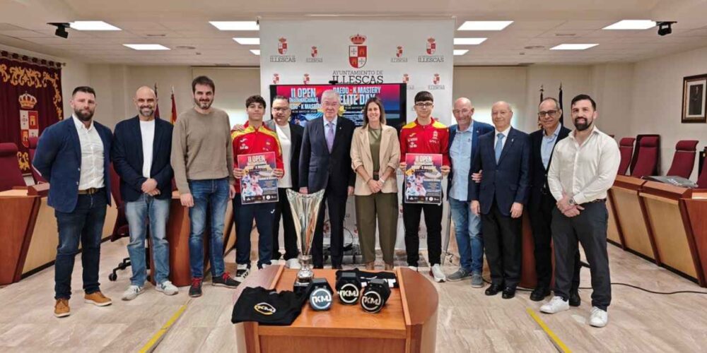 Foto de grupo en la presentación del II Open Internacional DaeDo K-Mastery.