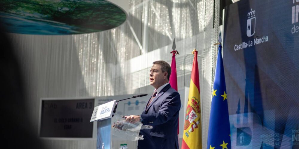 El presidente de Castilla-La Mancha, Emiliano García-Page, inaugura en la ciudad de Albacete, el I Foro de Industria de Castilla-La Mancha