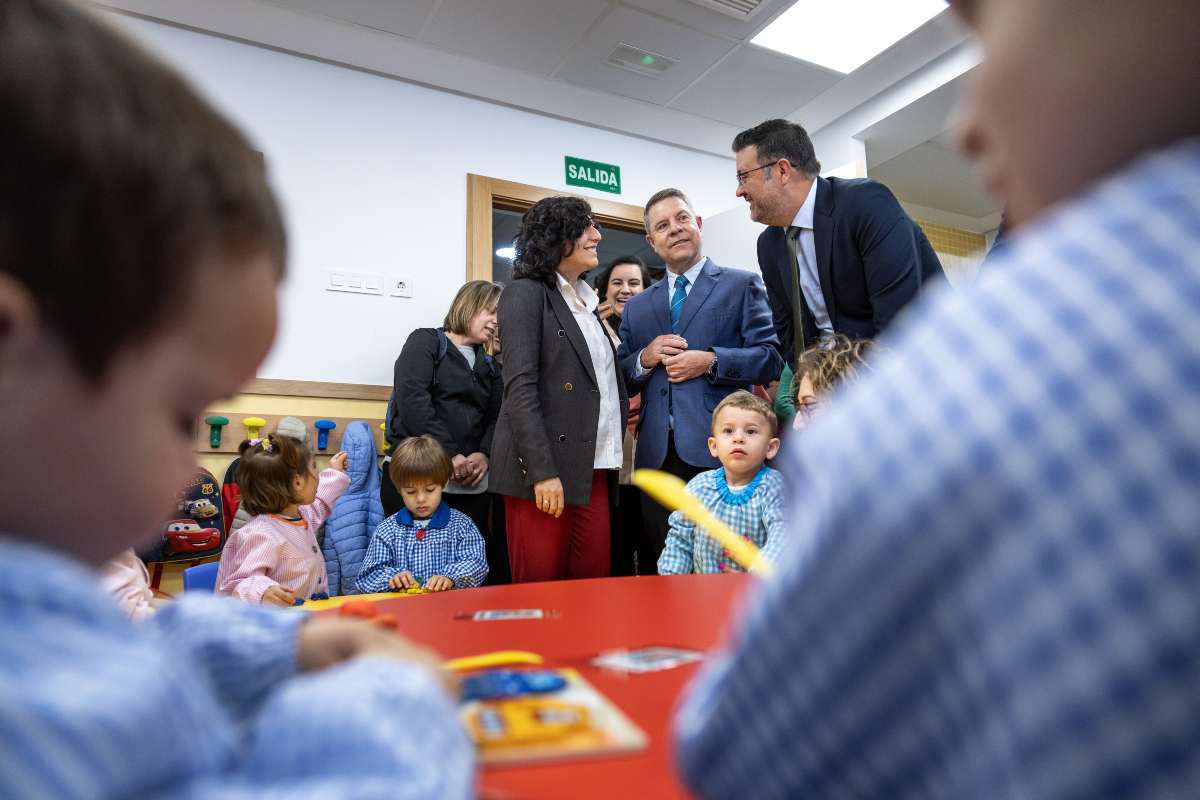 El presidente autonómico, Emiliano García-Page, inaugura la Escuela Infantil ‘Primeros Pasos’ de Mira. (Fotos: Piedad López //JCCM)