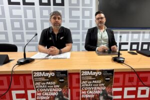 Juan Antonio Cuevas, y Carlos Navalón en la sede de CCOO Albacete
