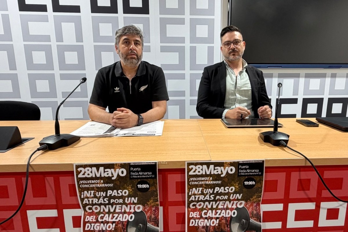 Juan Antonio Cuevas, y Carlos Navalón en la sede de CCOO Albacete