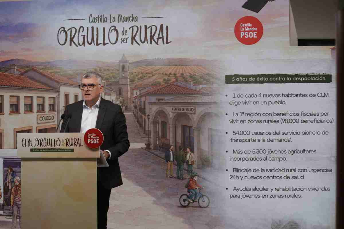 El presidente del grupo parlamentario socialista en las Cortes de Castilla-La Mancha, Ángel Tomás Godoy.