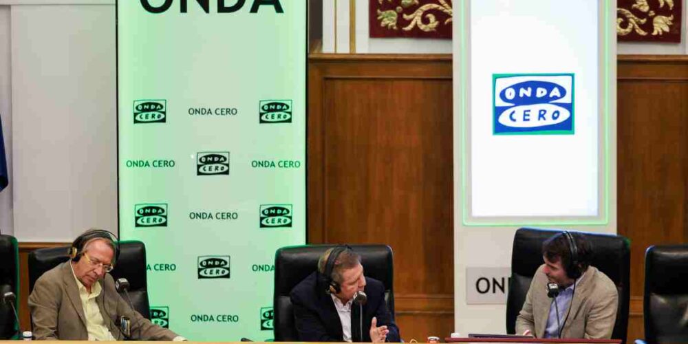 Emiliano García-Page entrevistado en La Brújula de Onda Cero.