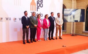 Foto de familia en la presentación de la feria 'Sabor Toledo'.