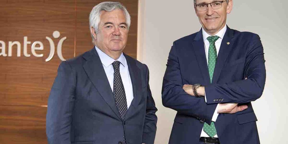 Santiago Satrústegui, presidente de Abante y Víctor Manuel Martín, director general de Eurocaja Rural