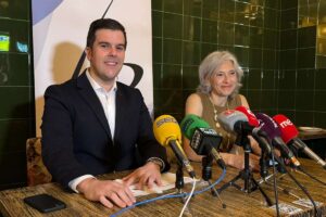El presidente de la APCR, David Centellas, y la psicóloga Catalina Fuster