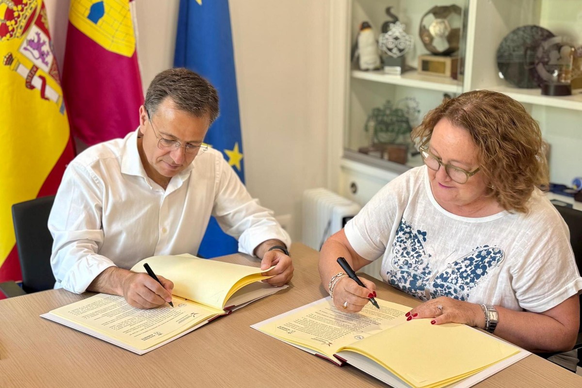 El alcalde de Albacete ¡unto a la presidenta de la FAVA