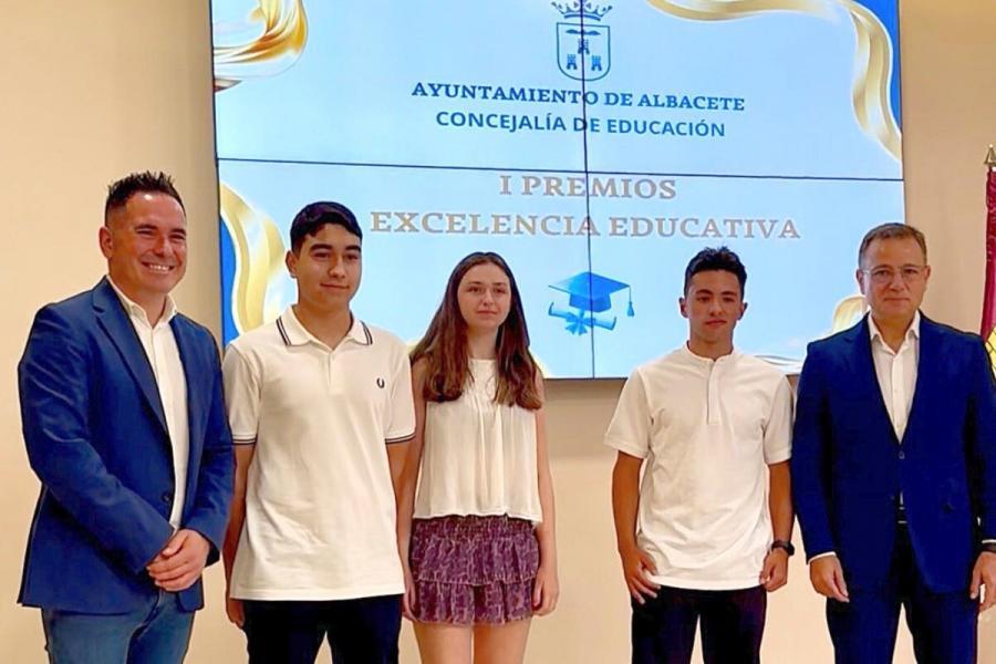 Cuatro estudiantes de Albacete reciben los I Premios a la Excelencia Educativa