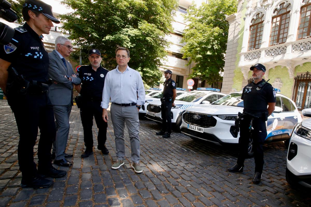 Presentación de los nuevos vehículos de la Policía Local de Albacete (2)