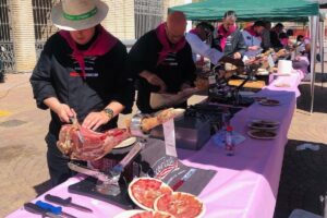 imagen de archivo de la concentración de cortadores de jamón en Albacete a beneficio de Acepain. Foto: Elena Valero