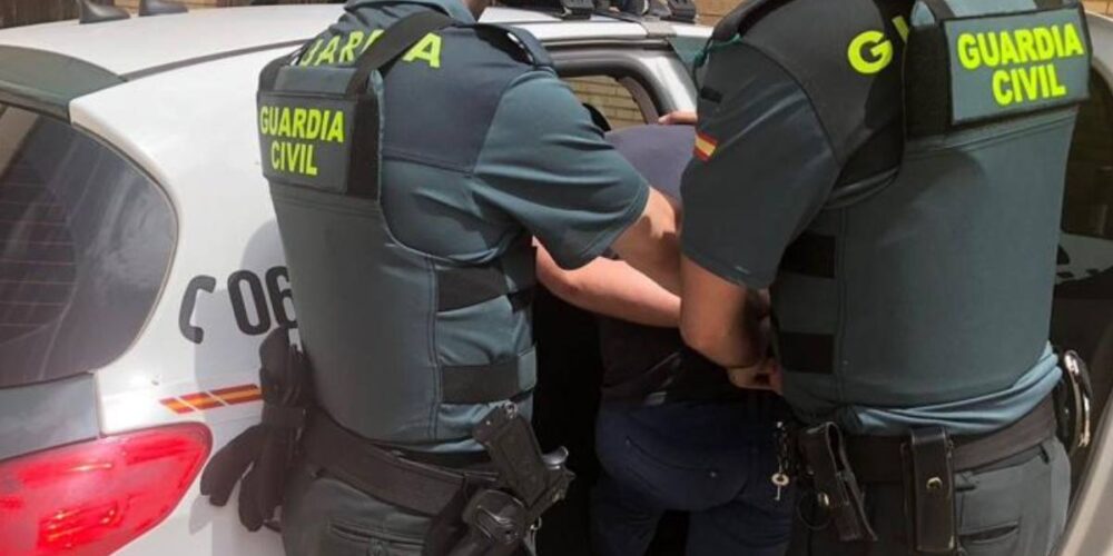 Imagen de archivo de agentes de la Guardia Civil en una detención