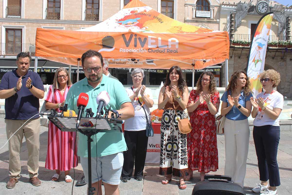 Lectura del manifiesto de VivELA