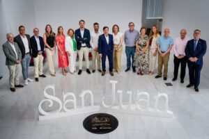 Reunión de todos los galardonados en los Premios Empresariales San Juan 2026