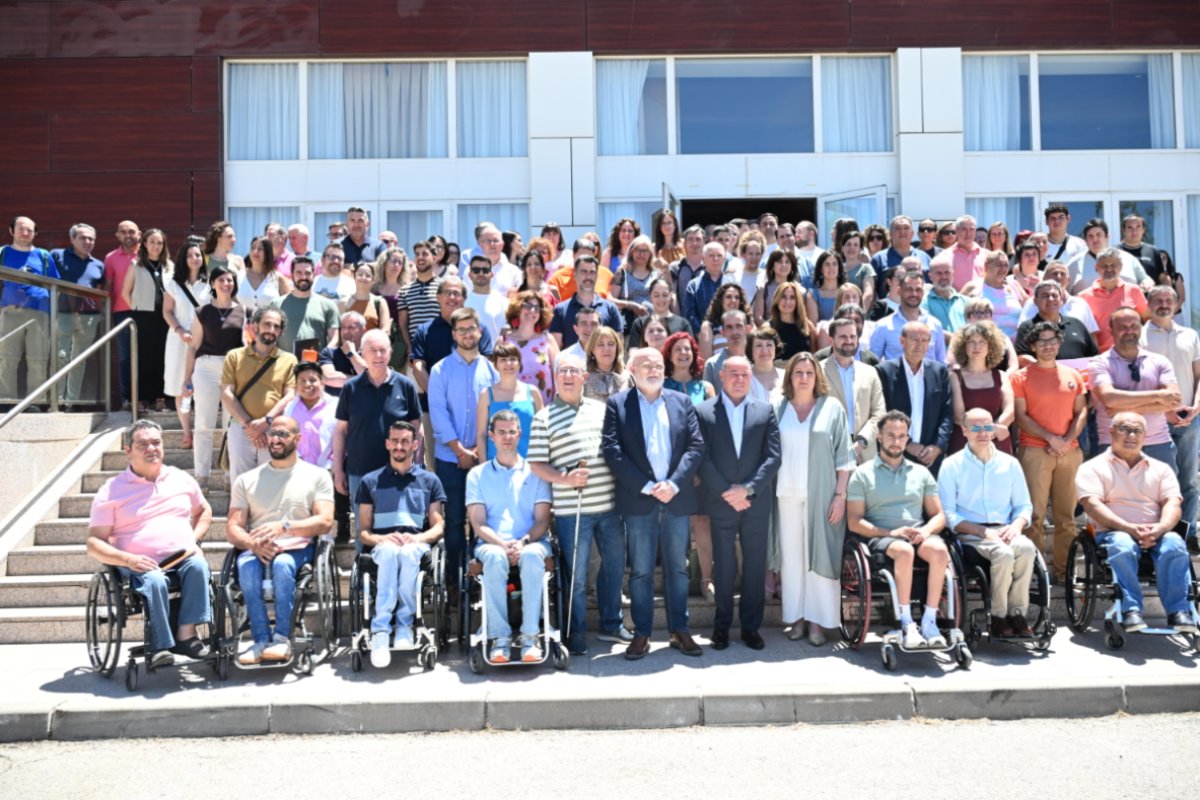 Cierre institucional de la asamblea general del Grupo AMIAB, en Albacete