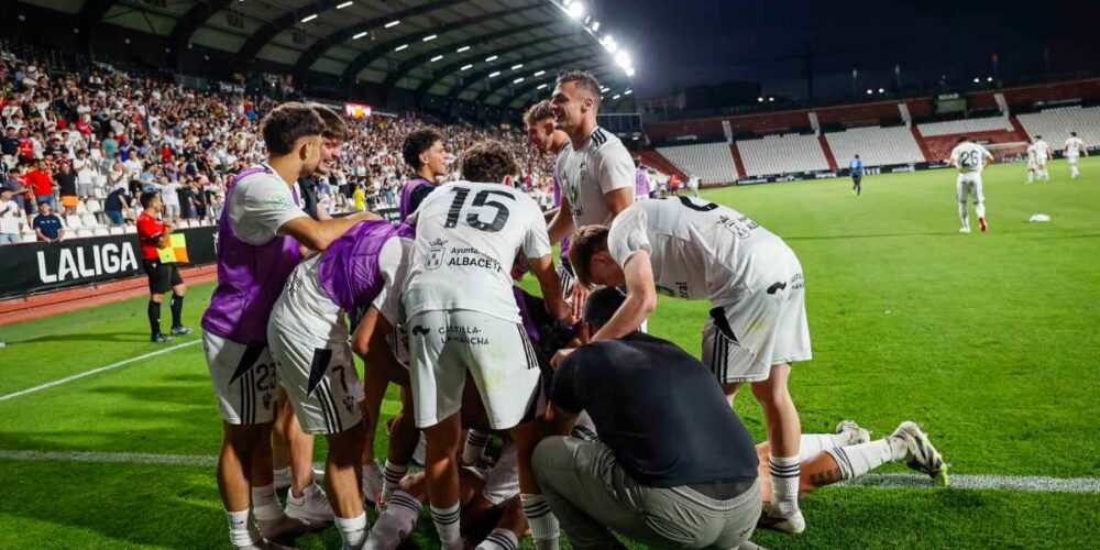 En la foto, la alegría de los jugadores del Atlético Albacete B. Foto: FFCM.
