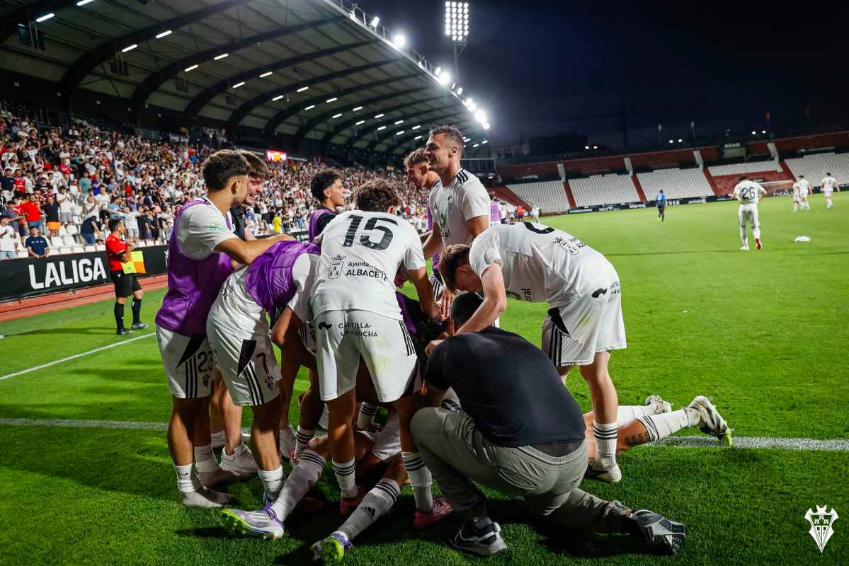 En la foto, la alegría de los jugadores del Atlético Albacete B. Foto: FFCM.