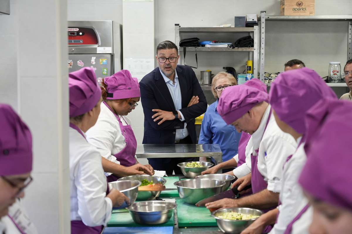 El consejero de Educación, Cultura y Deportes, Amador Pastor, ha visitado esta semana la Escuela de Hostelería de Castilla-La Mancha