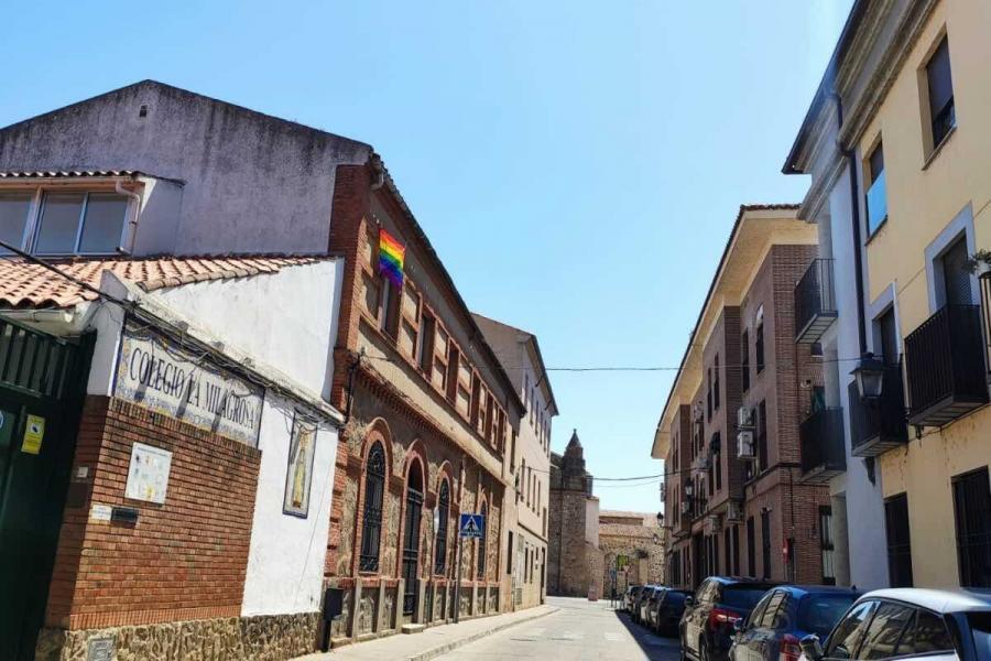 El PSOE de Talavera recrimina a Gregorio que ha «escondido» la bandera LGTBI al no colgarla en el Ayuntamiento