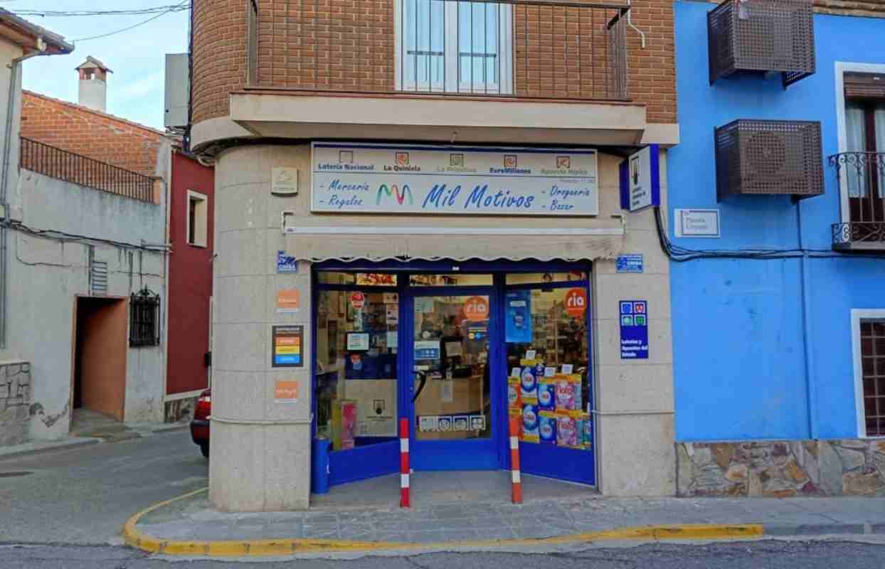 El boleto agraciado ha sido validado en el despacho receptor situado en la Plazuela de los Cónyuges.