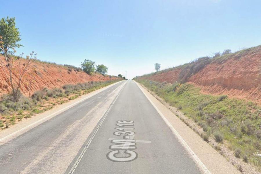 Se sale de la vía, queda atrapado bajo su coche y muere en un accidente en un pueblo de Cuenca