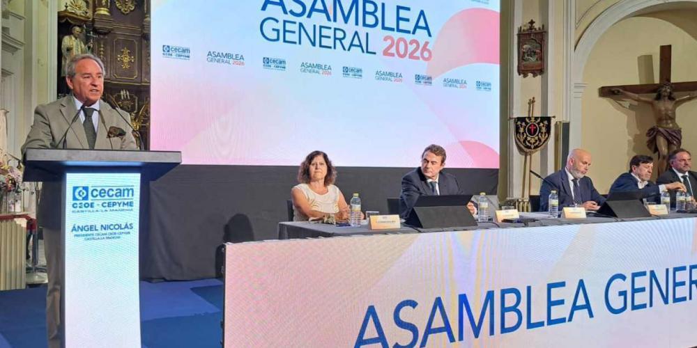 Ángel Nicolás, interviniendo en la Asamblea General anual de Cecam.