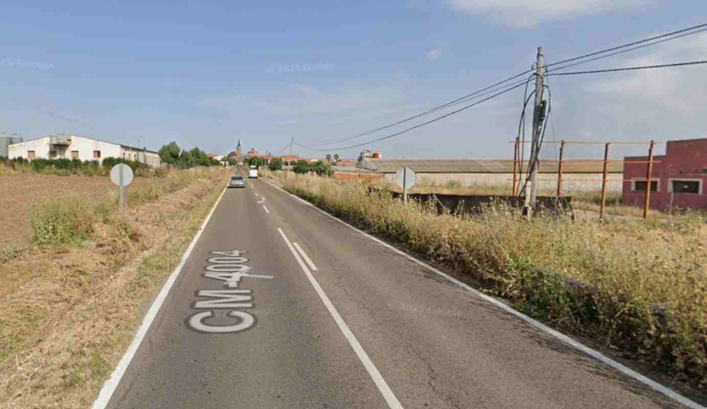 El incendio se ha iniciado en una nave a la entrada de Cedillo desde Yuncos.