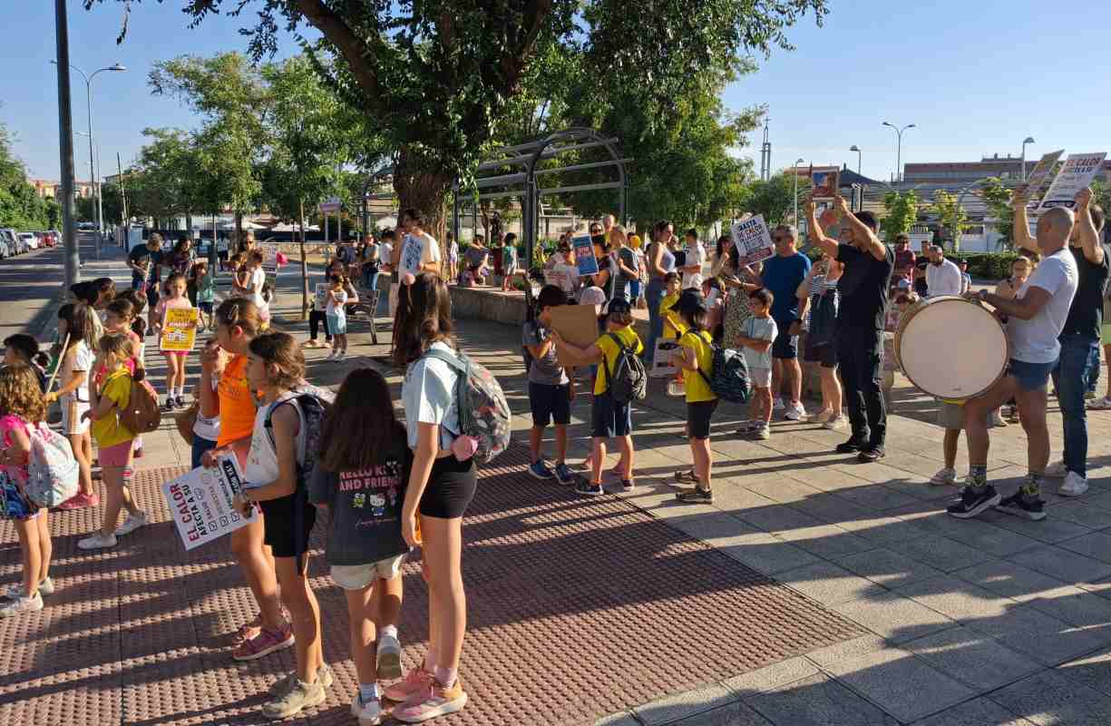 Concentración en el CEIP Fábrica de Armas.