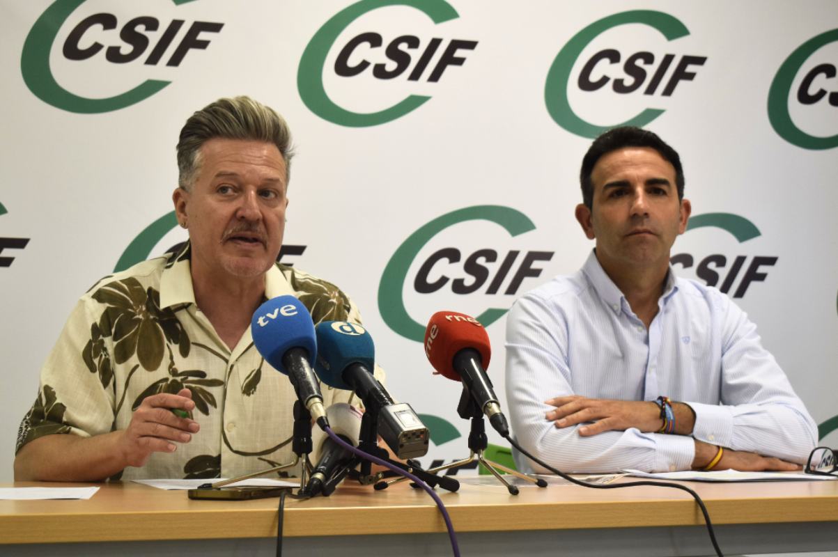 El presidente de CSIF Educación Castilla-La Mancha, Juan Luis Martínez y Rubén Gómez, responsable de CSIF Educación Toledo