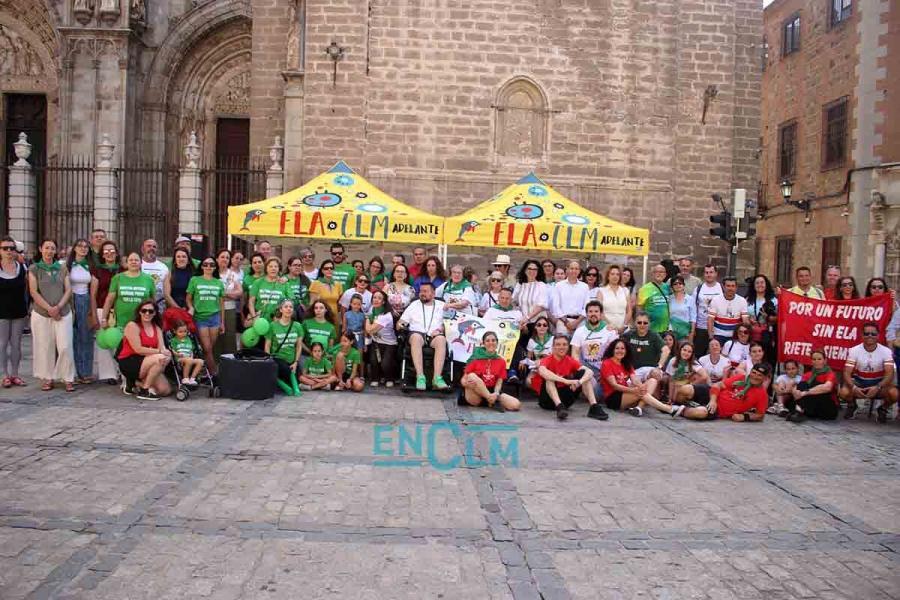 Fotos | Toledo visibiliza la lucha contra la ELA en una concentración reclamando una vida digna para los pacientes
