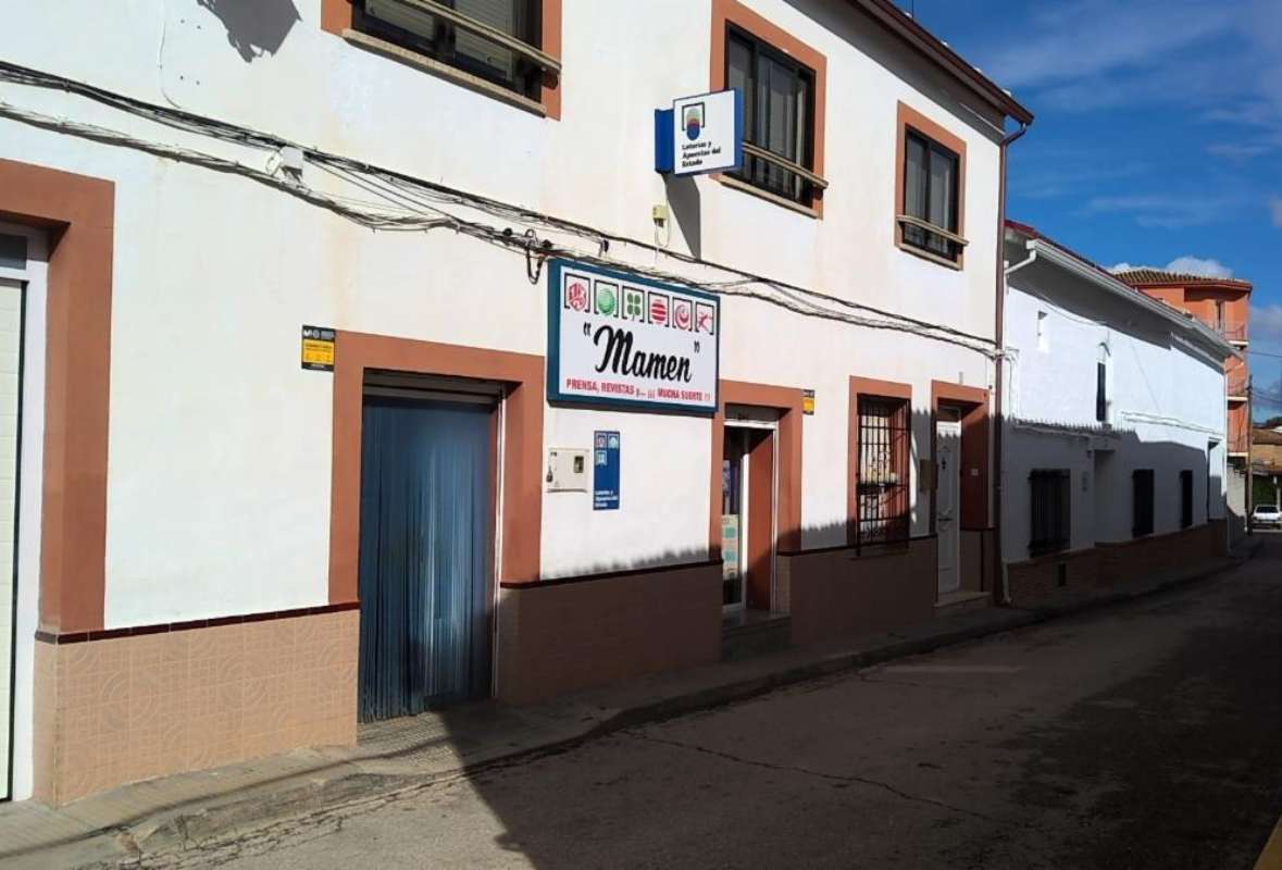El primer premio ha sido repartido en un despacho receptor ubicado en la calle Telesforo Díaz.