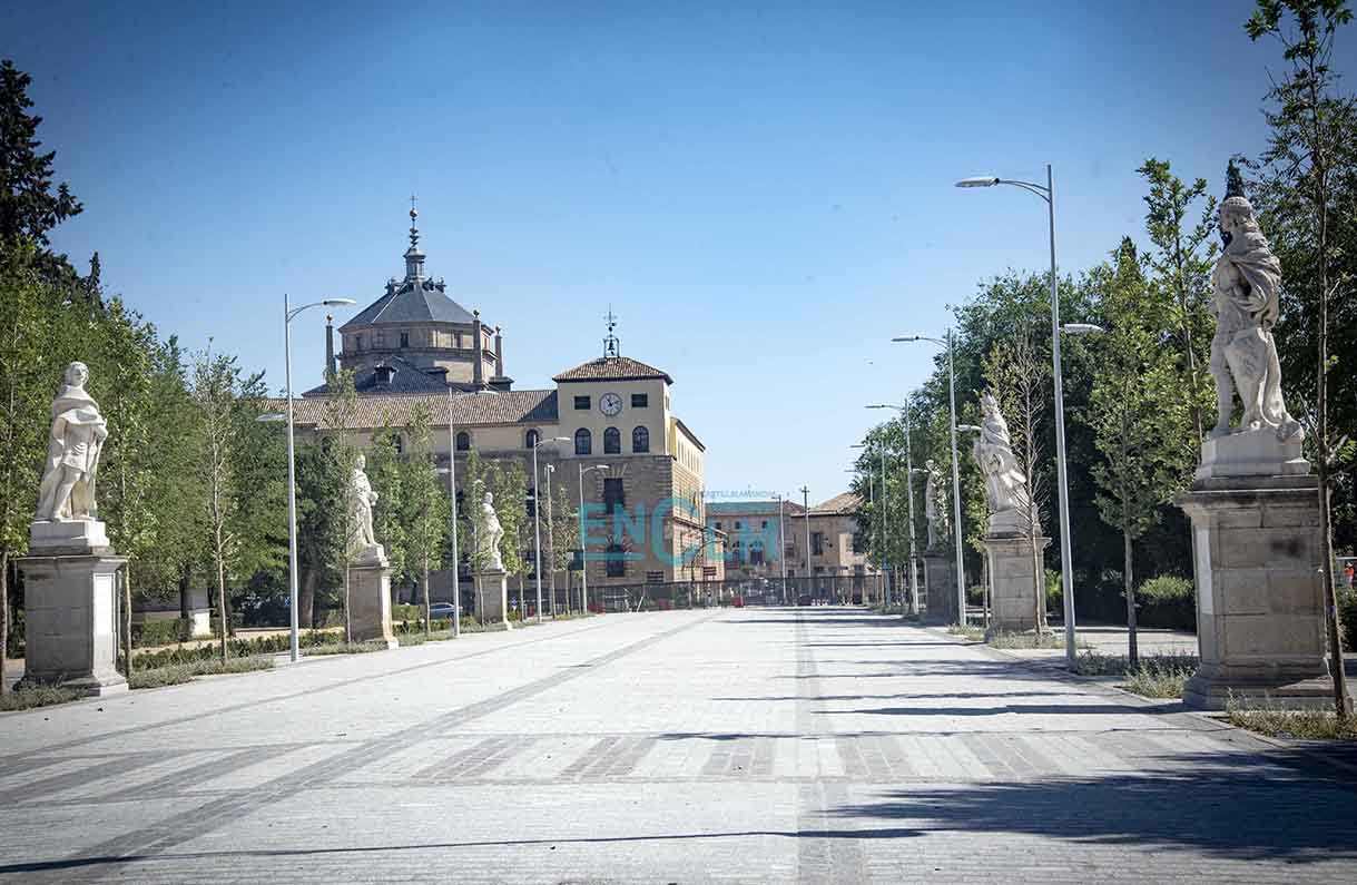 Estatuas de reyes visigodos y castellanos en el Paseo de La Vega. Foto: Rebeca Arango.