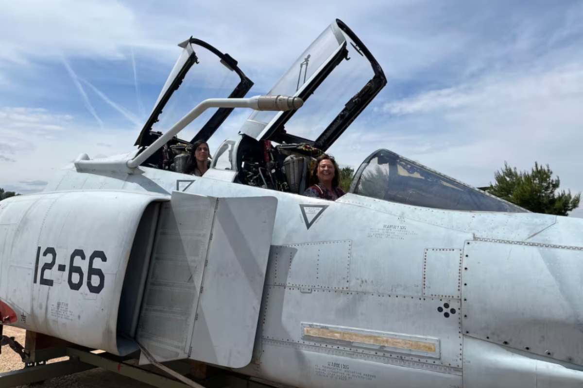 Phantom F-4 que participó en la Guerra de Vietnam. Imagen del Airbnb de Finca Fuente Magan.Guardar 