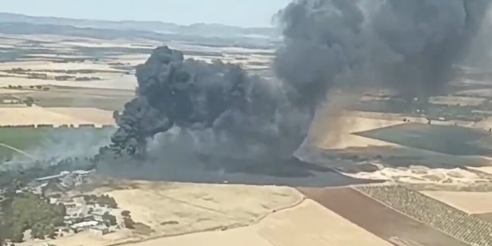 Así estaba el incendio en el punto limpio a media tarde.