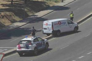 Imagen del vehículo que ha quedado sobre la mediana en la avenida de Castilla-La Mancha.