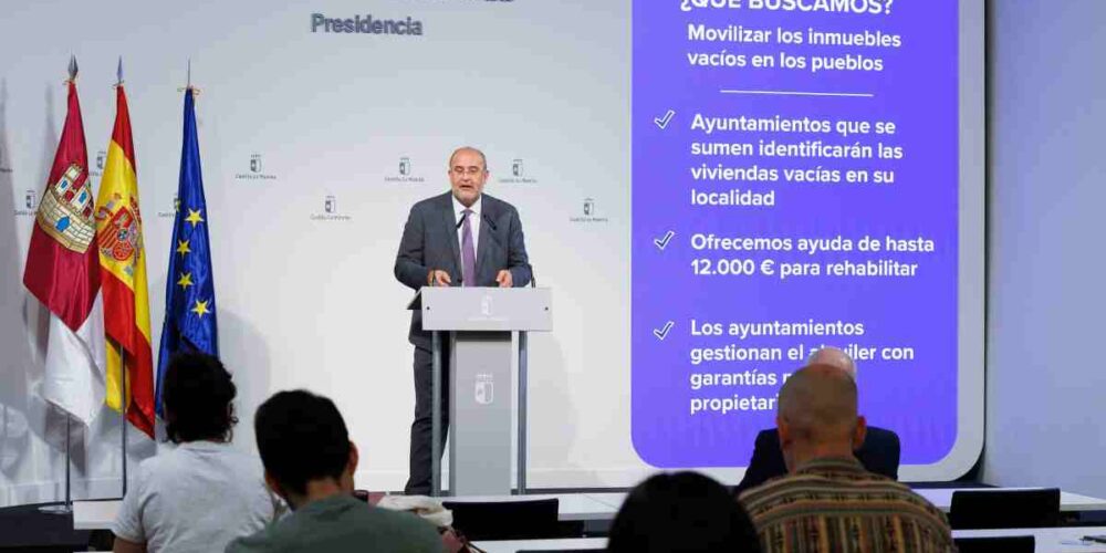 El vicepresidente de Castilla-La Mancha, José Luis Martínez Guijarro.